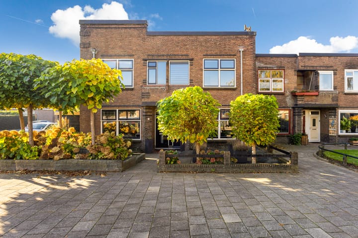 Burgemeester Doornplein 2 in Zwijndrecht foto