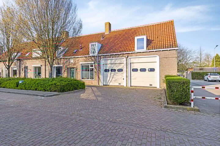 Burgemeester Dregmansstraat 2 in Serooskerke foto