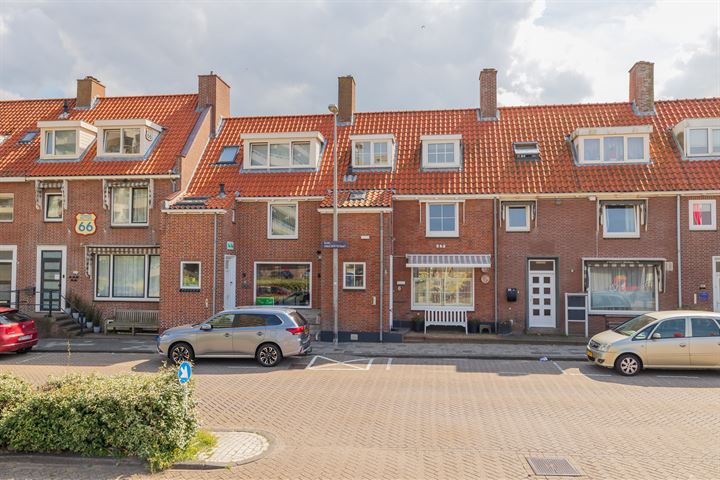 Burgemeester Engelbertsstraat 62 in Zandvoort foto