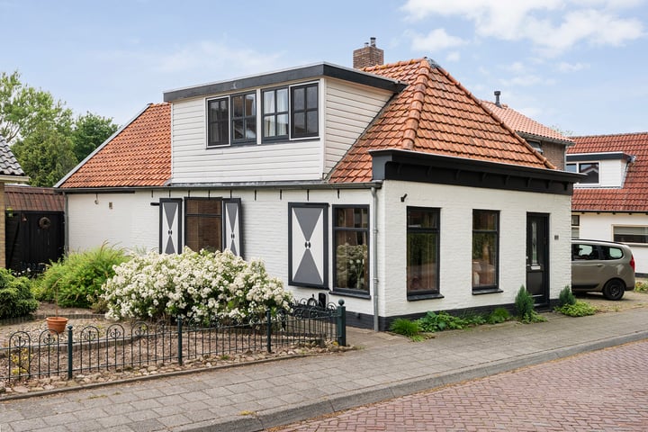 Burgemeester G W Stroinkweg 24 in Zuidveen foto