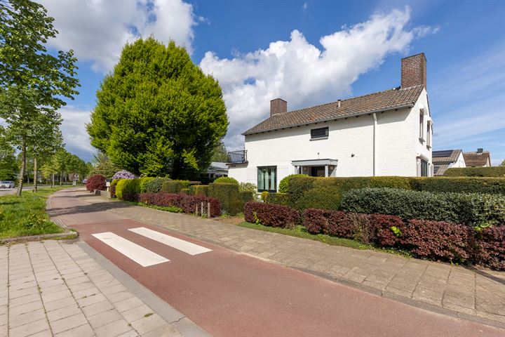 Burgemeester Geuljanslaan 25 in Roermond foto