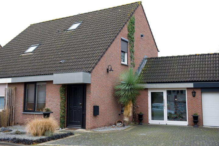 Burgemeester Gubbelsstraat 15 in Roggel foto