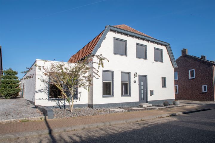 Burgemeester Hoebersstraat 8 in Haelen foto