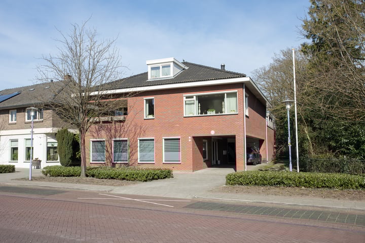 Burgemeester J.C. van den Bergplein 30 in Wierden foto