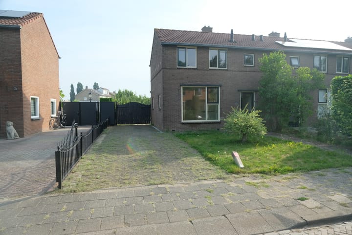 Burgemeester J.W. Hondelinkstraat 14 in Beesd foto