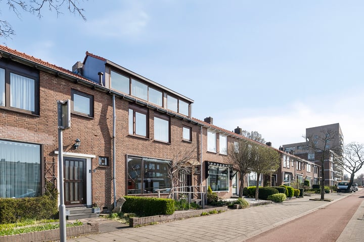 Burgemeester Jansenlaan 17 in Zwijndrecht foto