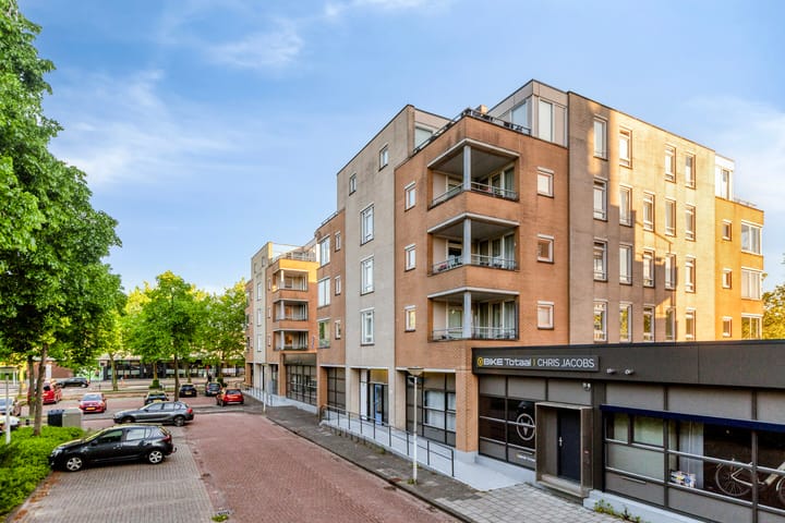 Burgemeester Kuperusplein 158 in Heerenveen foto