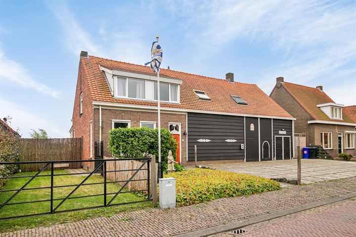 Burgemeester Lewestraat 22 in Lewedorp foto