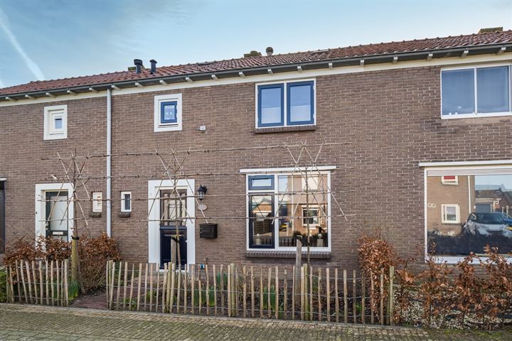Burgemeester M.P. van Willigenweg 26 in Haaften foto