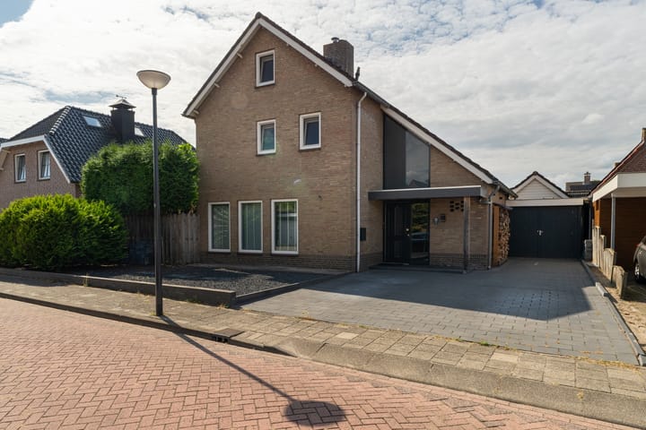 Burgemeester Meijerstraat 15 in Sprang-Capelle foto