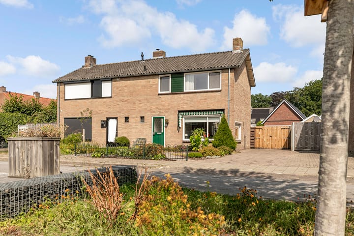 Burgemeester Mensstraat 7 in Neede foto