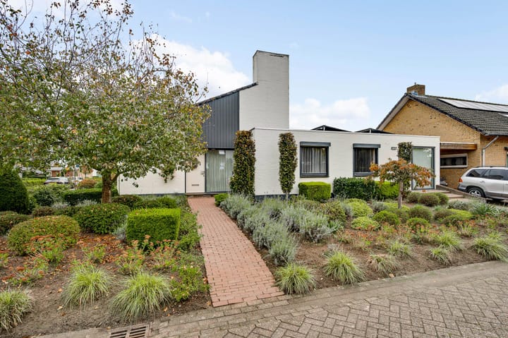 Burgemeester Mertensstraat 8 in Heythuysen foto