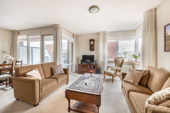 Burgemeester Nederveenlaan 15 in Zevenhuizen