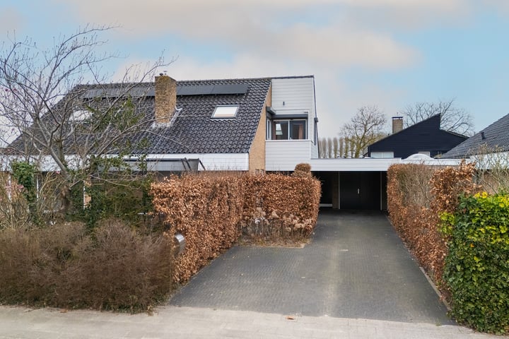 Burgemeester Overdorpstraat 61 in Nieuwe-Tonge foto