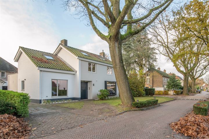 Burgemeester Uijenstraat 36 in Waalre foto