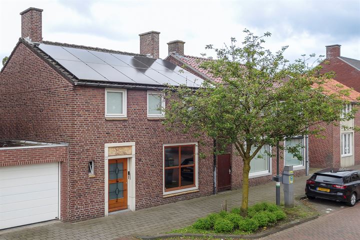 Burgemeester van Beekstraat 10 in Deurne foto