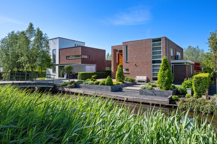 Burgemeester Van de Lindelaan 6 in Nieuwerkerk aan den IJssel foto