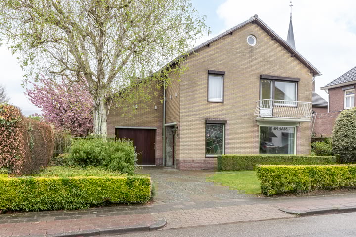 Burgemeester van de Loostraat 2 in Berg en Terblijt