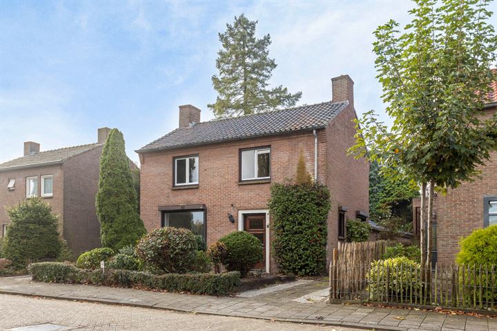 Burgemeester van de Veerdonkstraat 8 in Heeswijk-Dinther foto