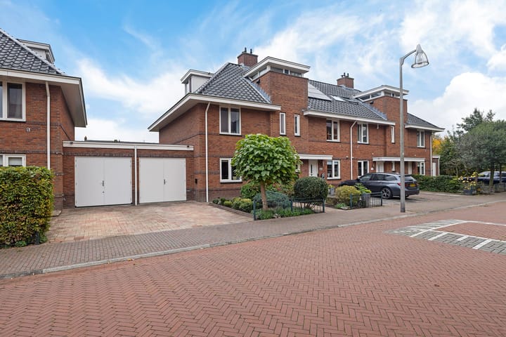 Burgemeester Van den Helmlaan 21 in Maarssen