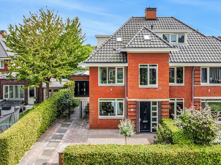 Burgemeester Van der Hoevenlaan 52 in Voorschoten foto