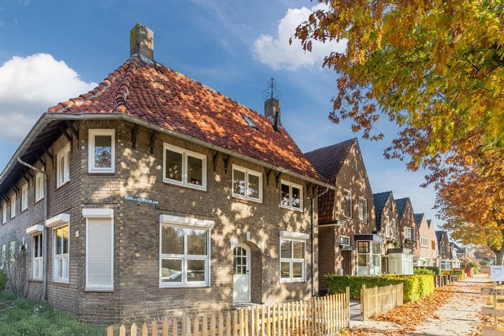 Burgemeester van der Klokkenlaan 1 in Waalwijk foto