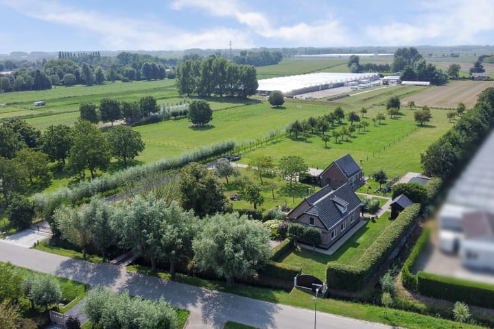 Burgemeester van der Lelystraat 103 in Woudrichem foto
