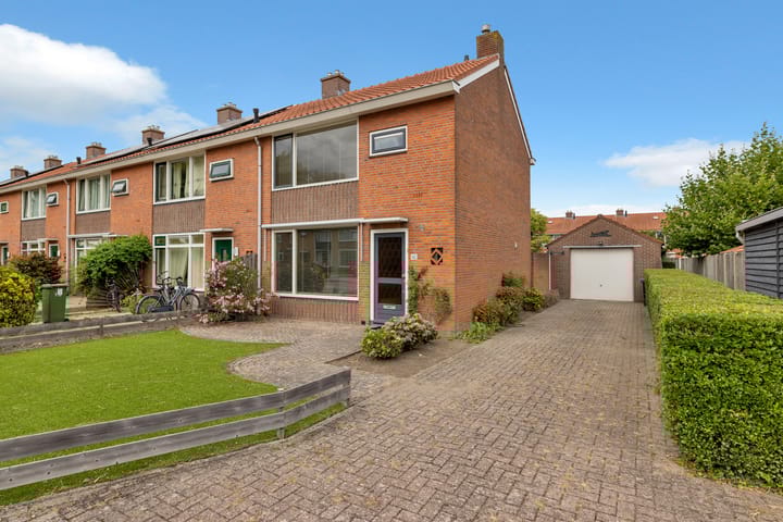 Burgemeester van der Lelystraat 92 in Woudrichem foto