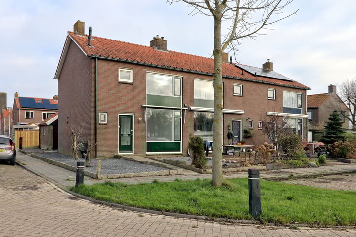 Burgemeester van der Veenweg 6 in Ossenzijl foto
