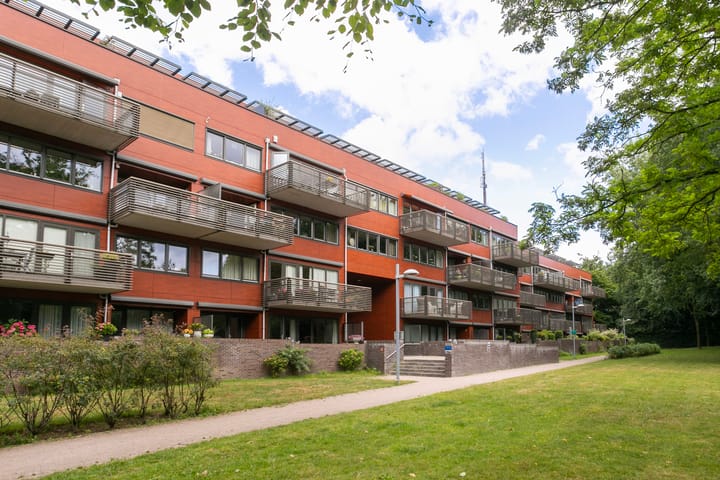 Burgemeester van Dijkeplein 104 in Ede foto