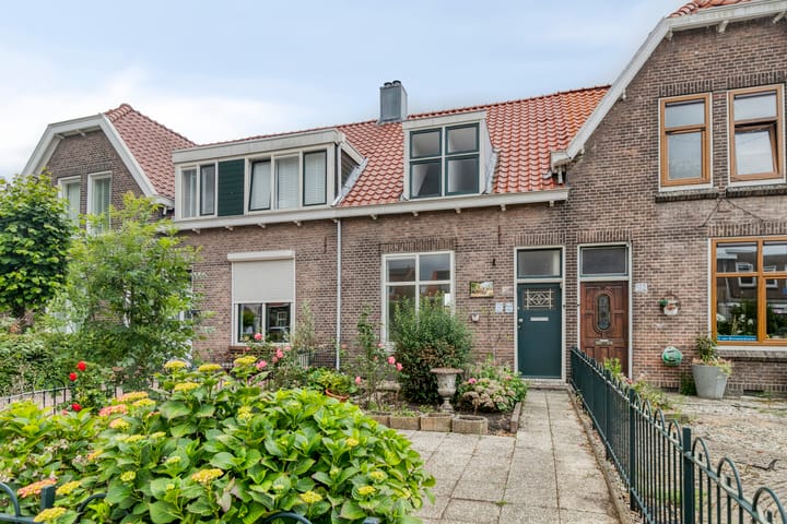 Foto van woning Burgemeester van Esstraat 127, Pernis Rotterdam