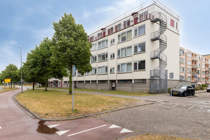 Burgemeester Van Haarenlaan 907 in Schiedam