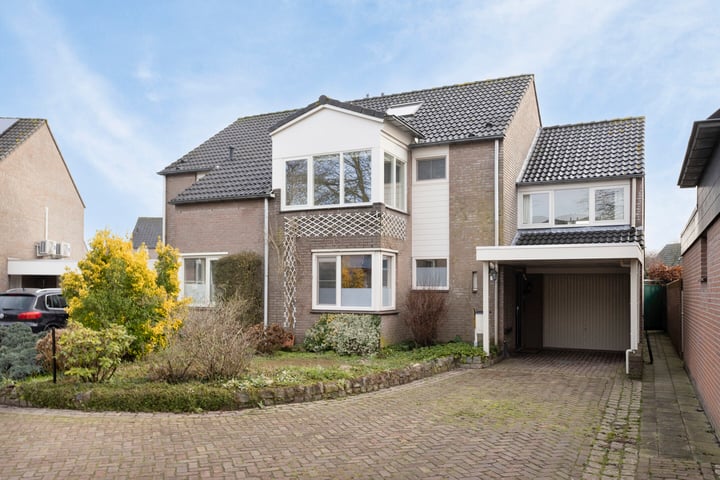 Burgemeester van Hulstlaan 7 in Heesch foto
