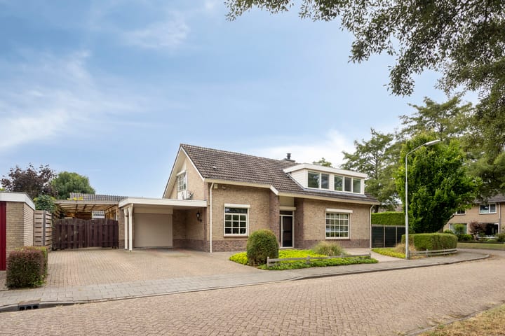 Burgemeester van Lyndenpark 3 in Valburg