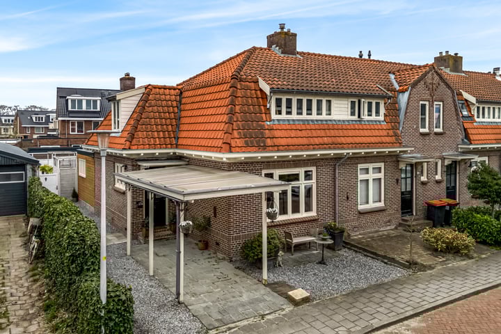 Burgemeester van Meetelenstraat 23 in Uithoorn foto