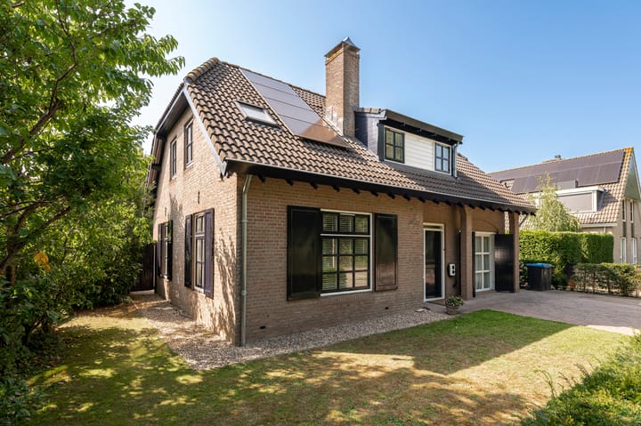 Burgemeester van Mourikstraat 10 in Beusichem foto