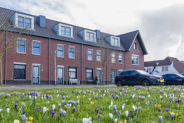 Burgemeester van Niekerklaan 34 in Hillegom foto