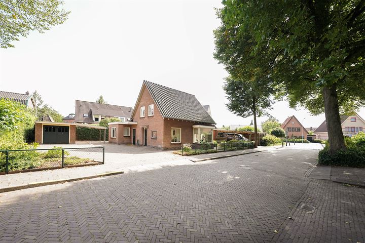 Burgemeester van Oordtstraat 25 in Ermelo foto