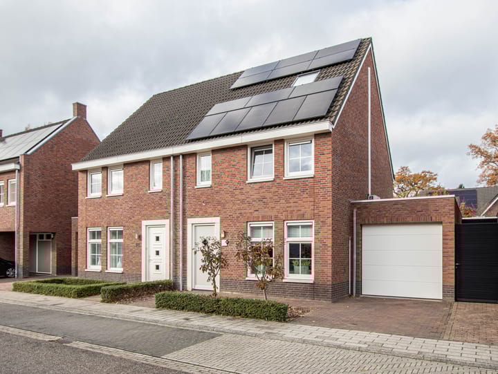 Burgemeester van Rietstraat 16 in Haelen