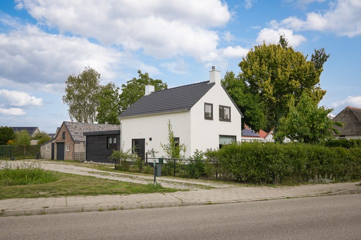Burgemeester van Suchtelenstraat 17 in Beuningen Gld