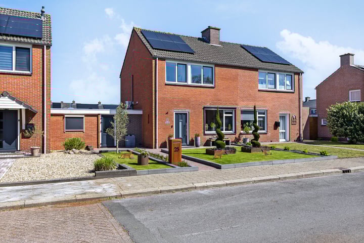 Burgemeester Venemastraat 25 in Muntendam foto