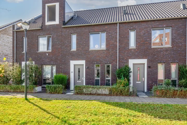 Burgemeester Verdaasdonkstraat 39 in Teteringen foto