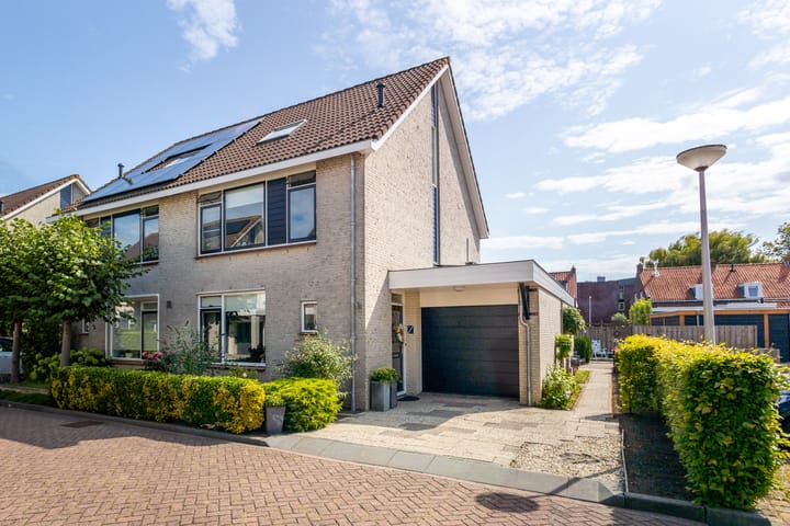 Burgemeester Viezeestraat 7 in Bleskensgraaf ca