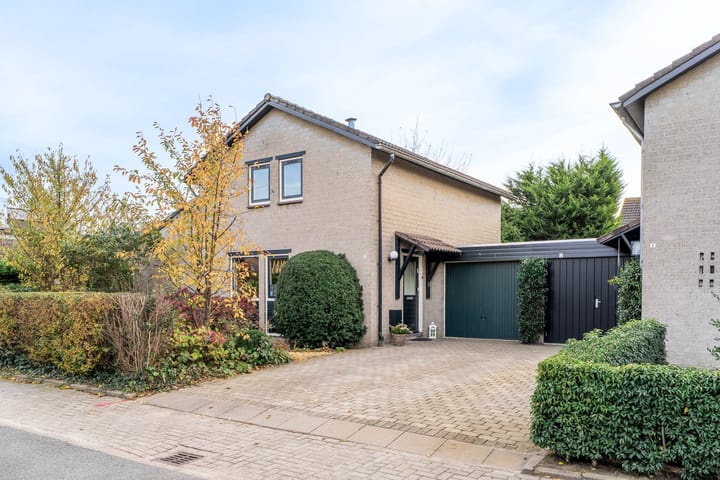 Burgemeester Vlaklaan 10 in Hooge Zwaluwe