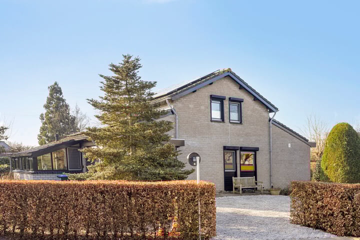 Burgemeester Vlaklaan 13 in Hooge Zwaluwe foto