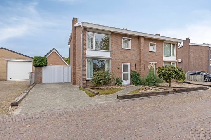 Burgemeester Woltersstraat 62 in Heesch foto