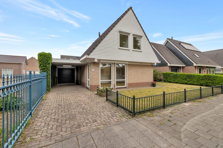 Burgemeester Zwaansweg 1 in Vlijmen foto