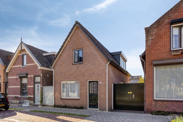 Burgerhoutsestraat 150 in Roosendaal