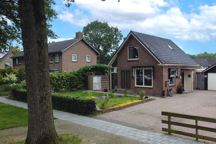 Buttingasingel 2 in Oosterwolde foto