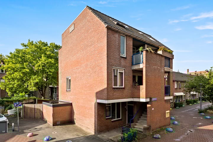 Buziaustraat 2 in Rotterdam foto